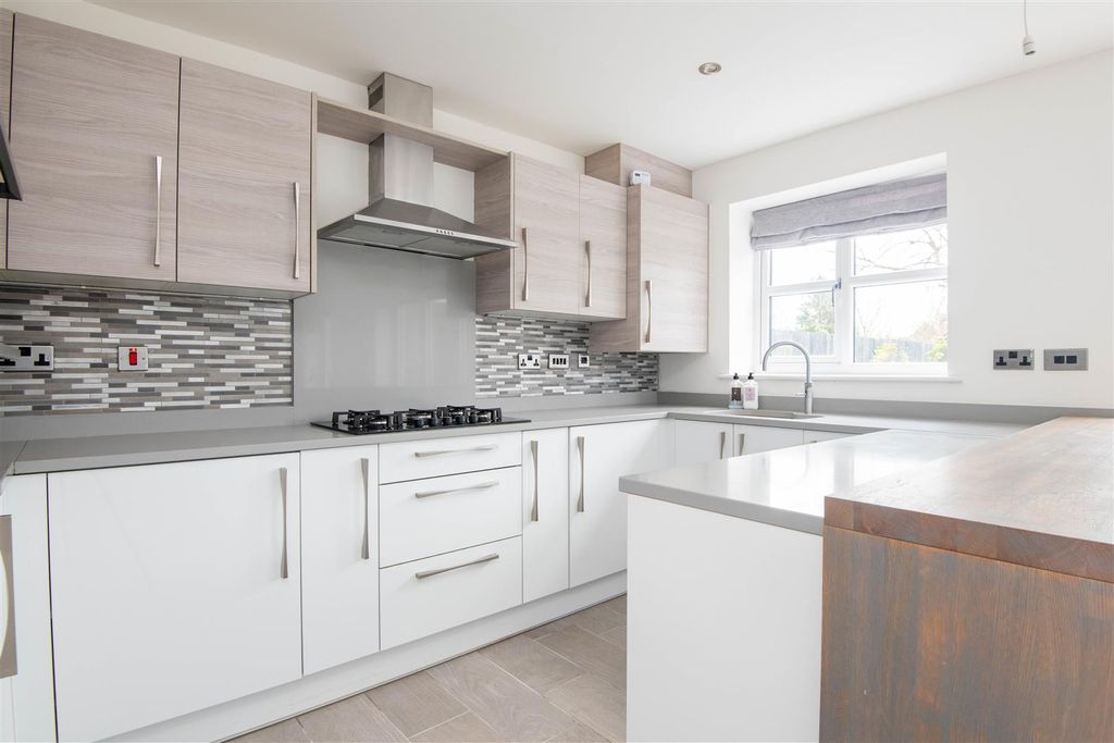 Property photo 3 of 21 Kitchen / Diner