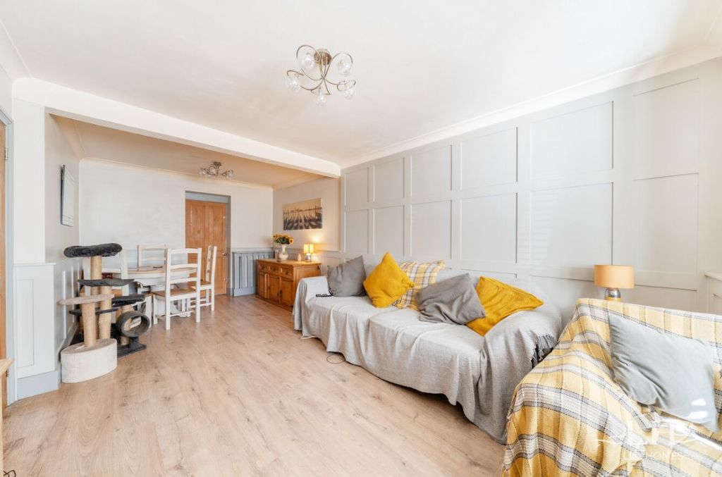 Property photo 3 of 24