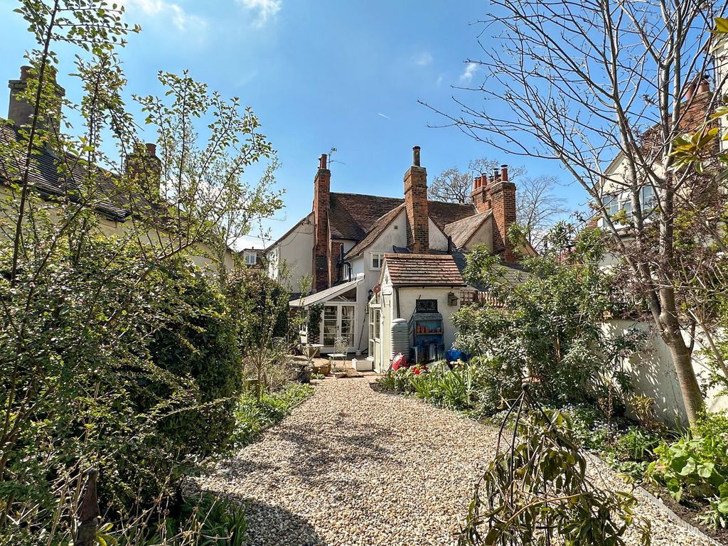 Property photo 2 of 20