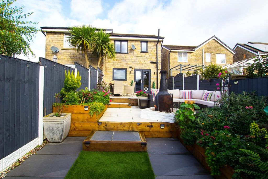 Property photo 2 of 32