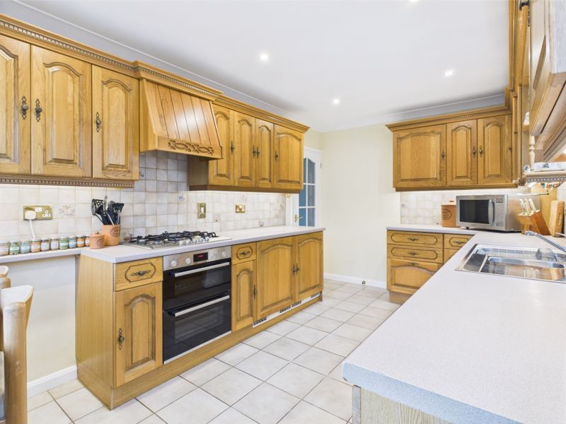 Property photo 3 of 17 Kitchen