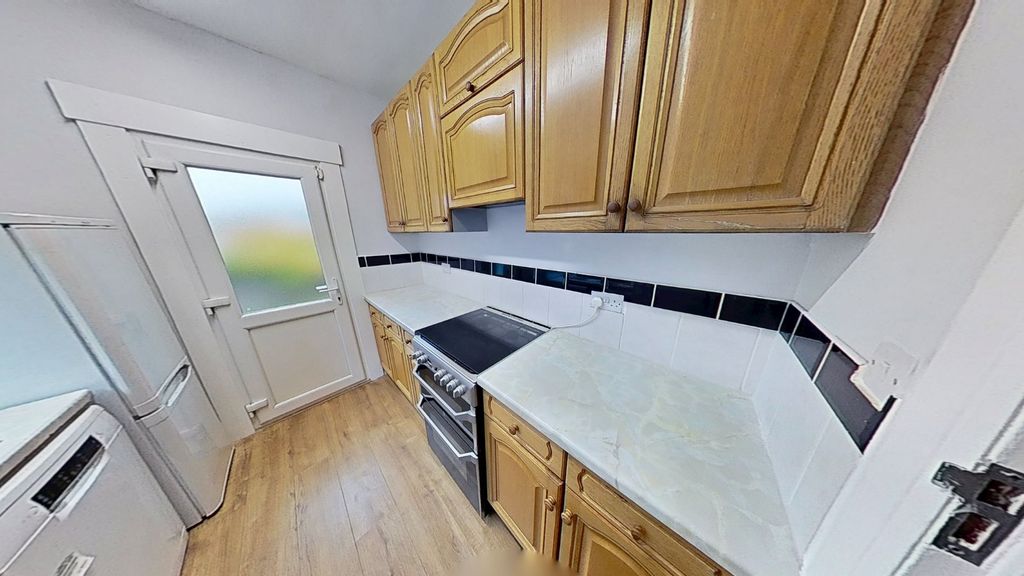 Property photo 3 of 25 Picture No. 04