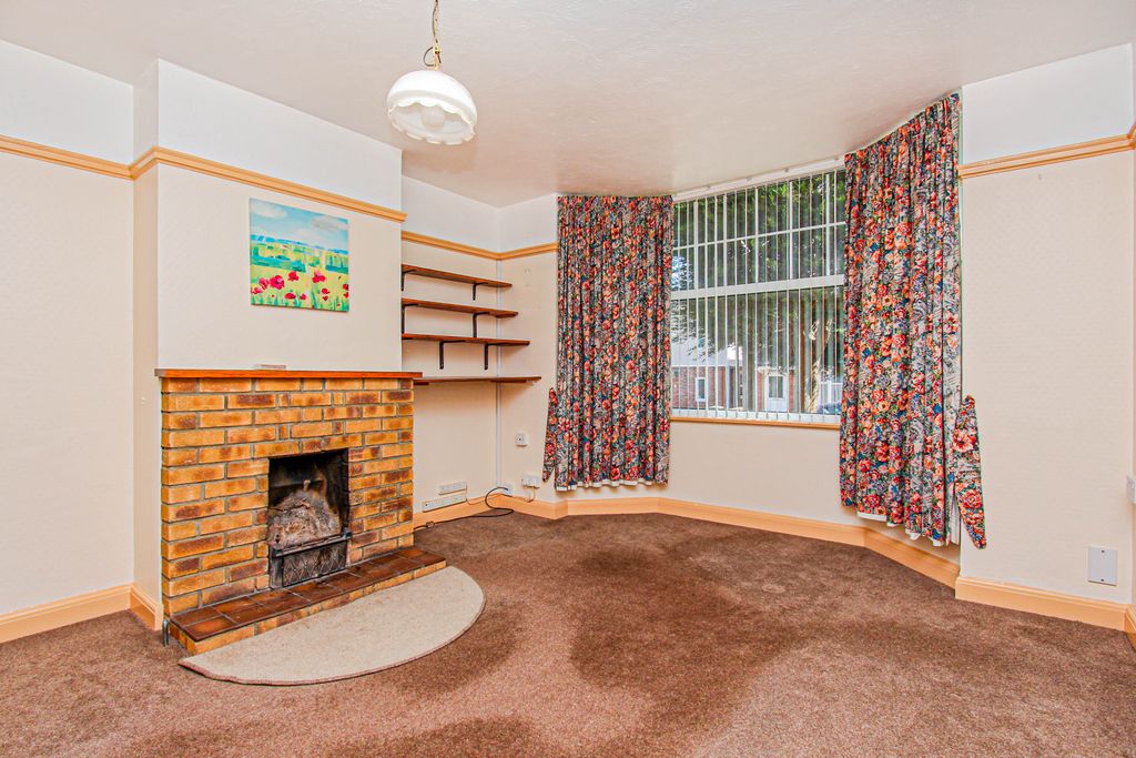Property photo 2 of 16 Lounge