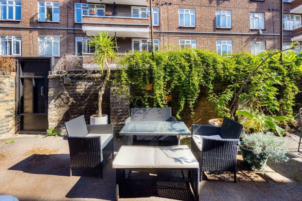 Property photo 3 of 17 Shared Garden