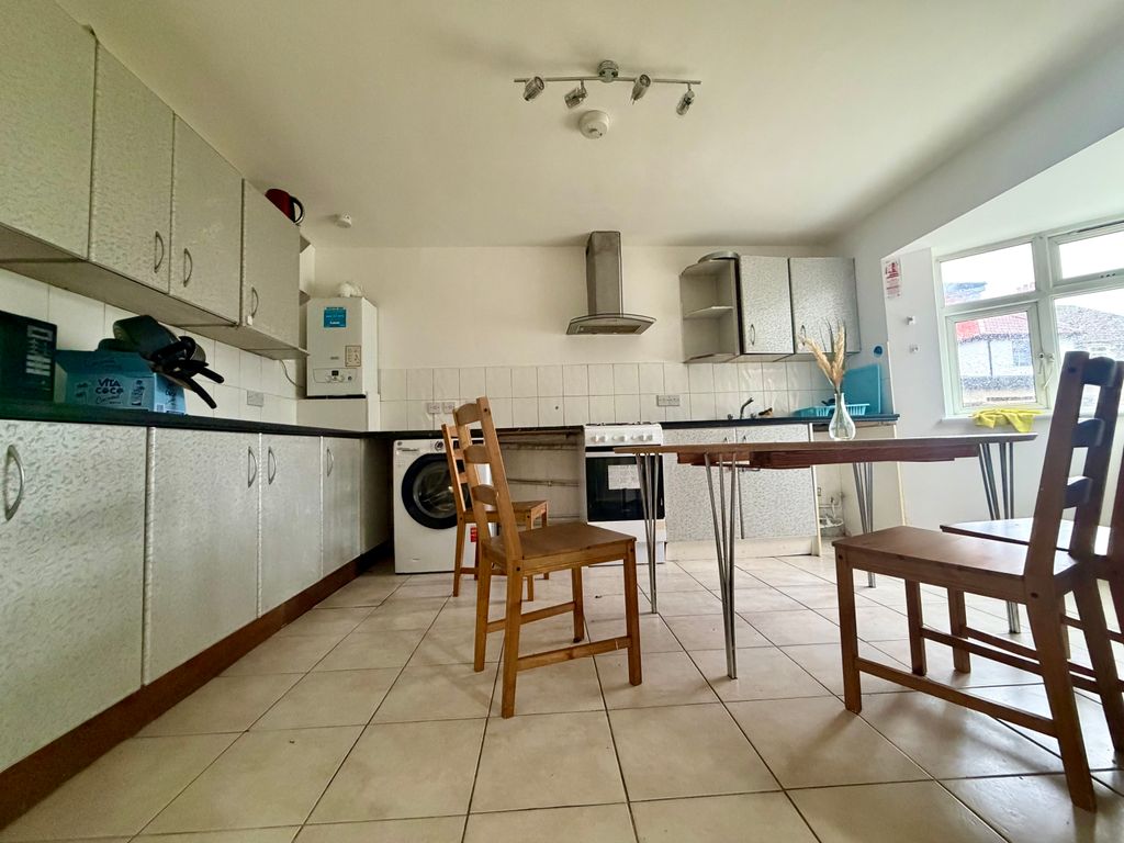 Property photo 2 of 7 Img 5647