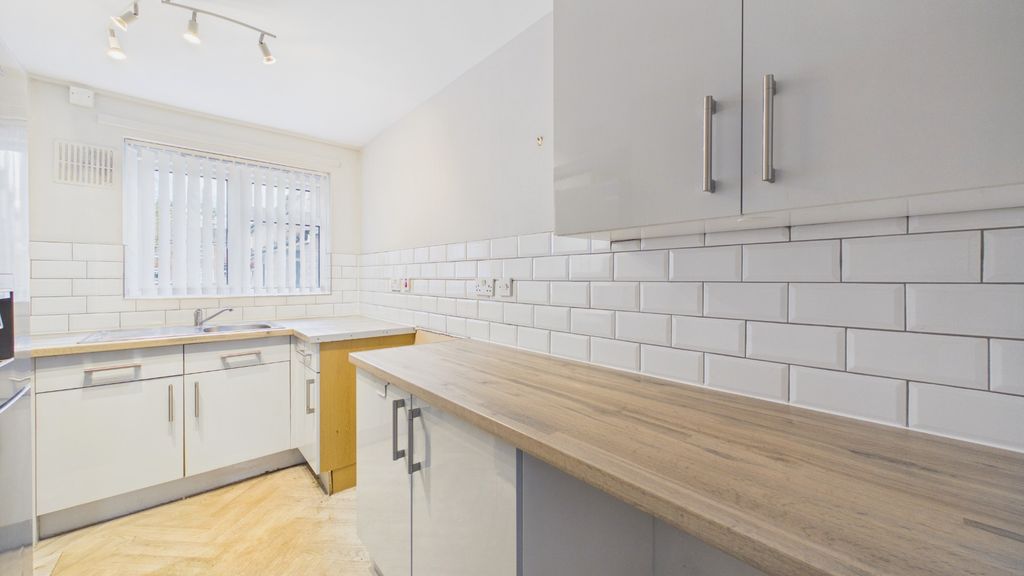Property photo 2 of 9 5696215
