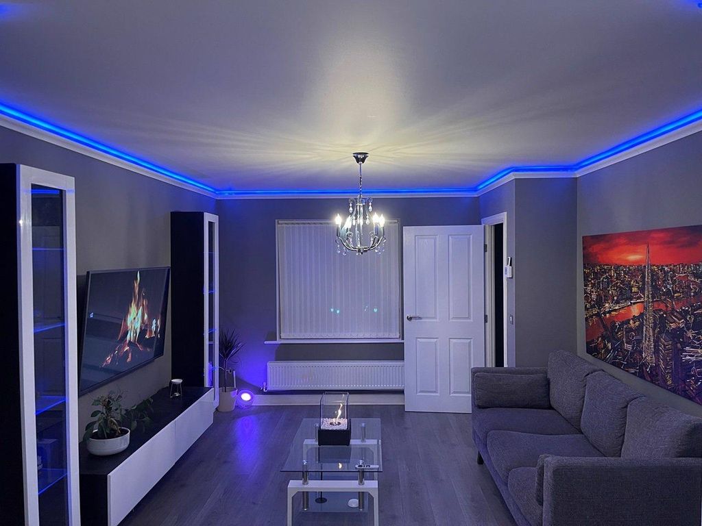 Property photo 1 of 10 Living Room