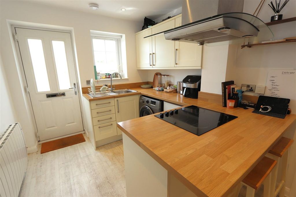 Property photo 3 of 8 Mount Road 4