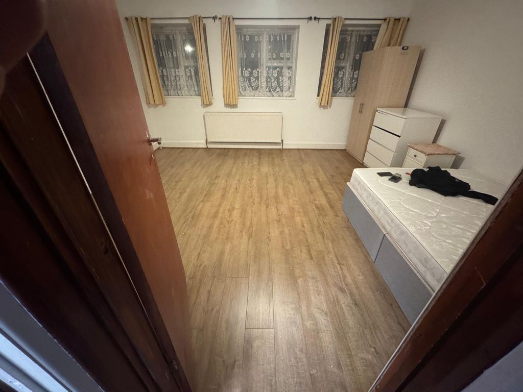 Property photo 3 of 6 Open Plan Living/Dining Area