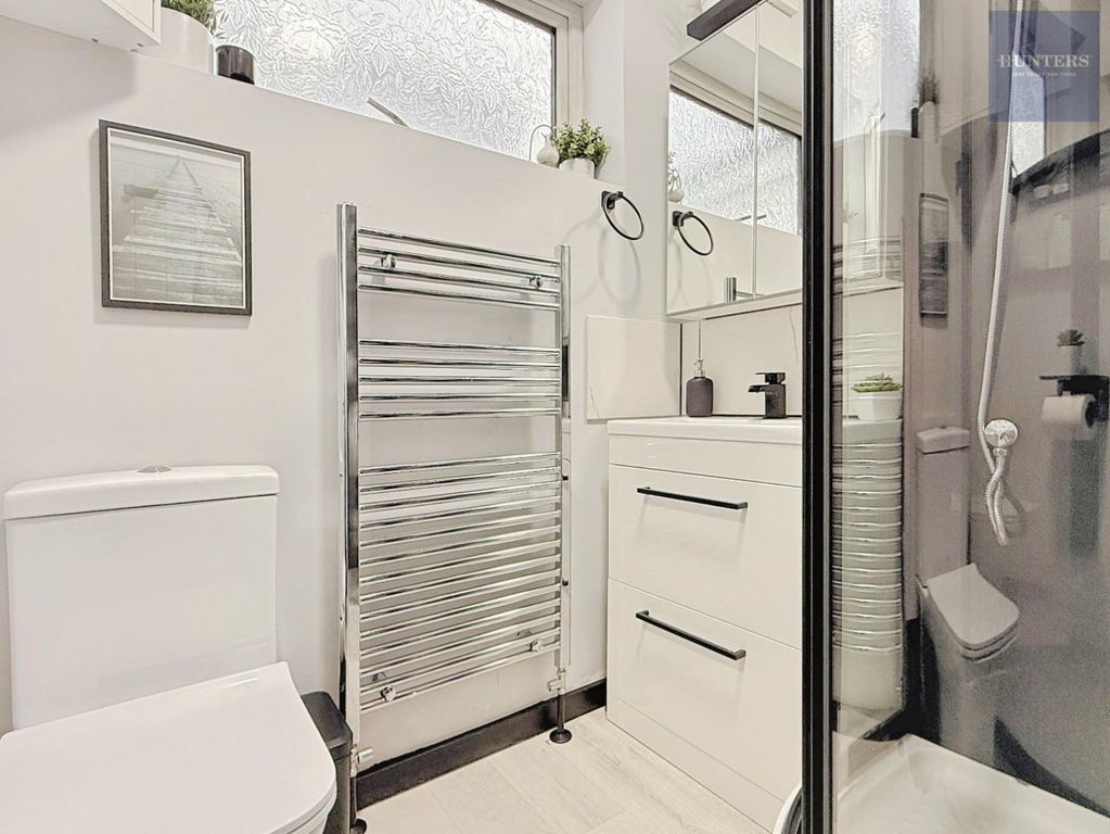 Property photo 3 of 13 Bathroom