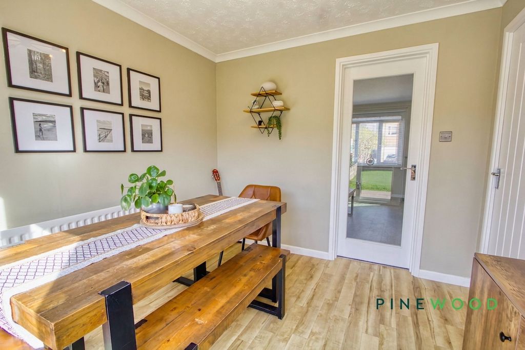 Property photo 2 of 31 Dining Room