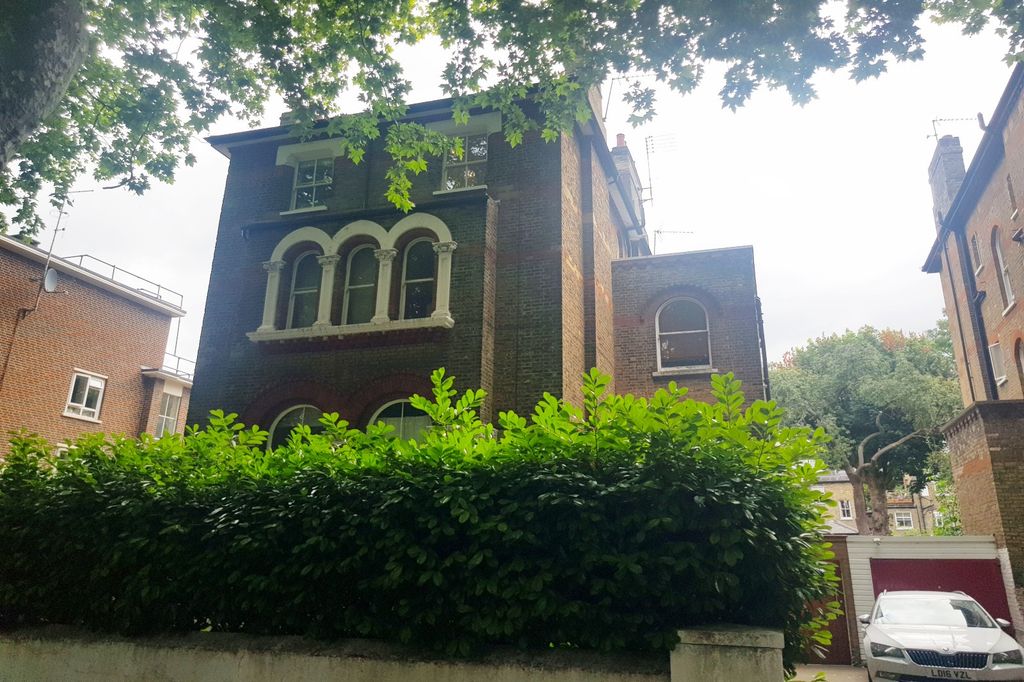 Property photo 1 of 9 Victorian Spacious Apartment