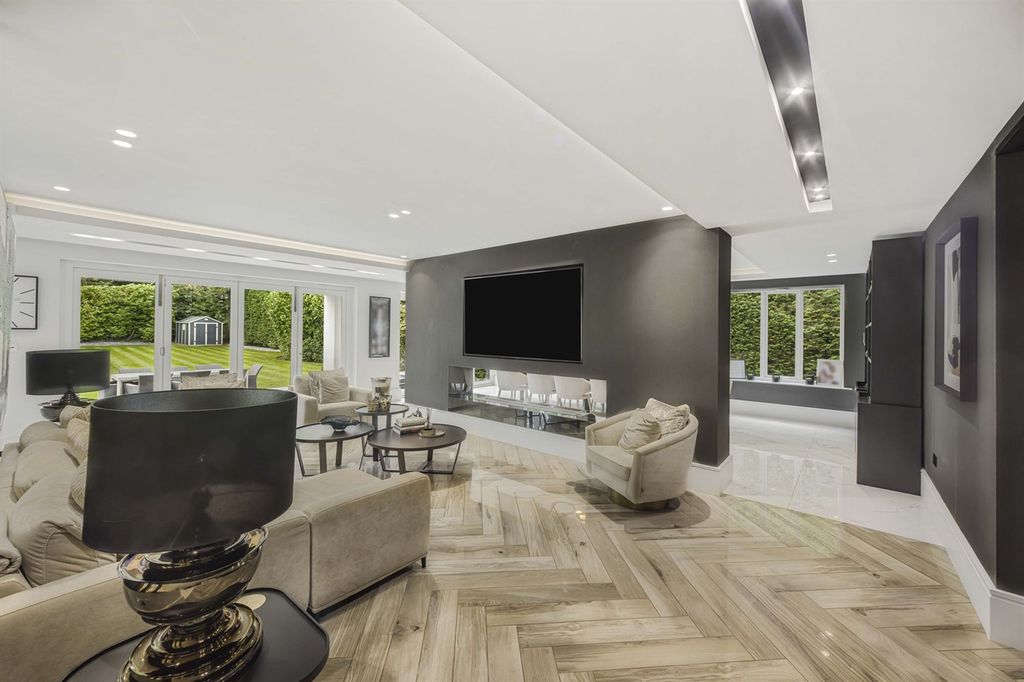 Property photo 2 of 20