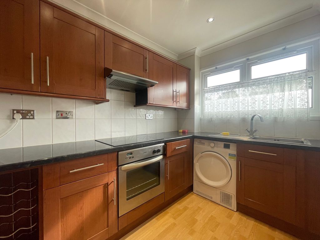 Property photo 1 of 7 6