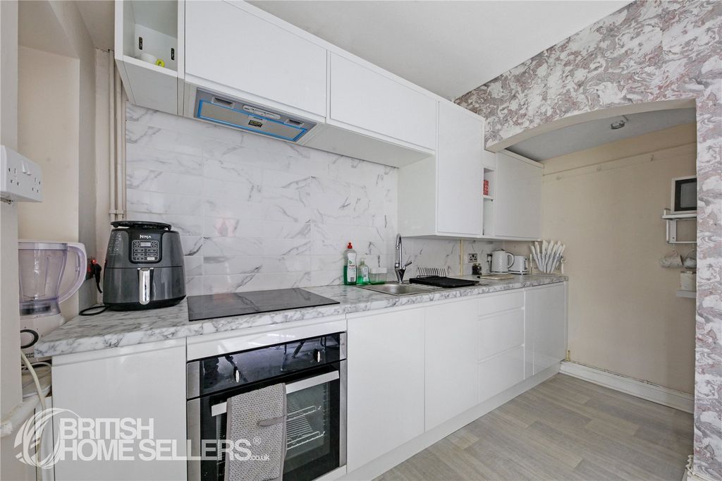 Property photo 3 of 16 Picture No. 14