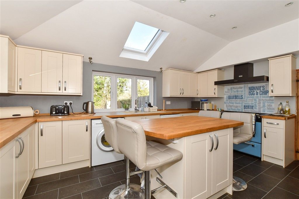 Property photo 3 of 17 Kitchen