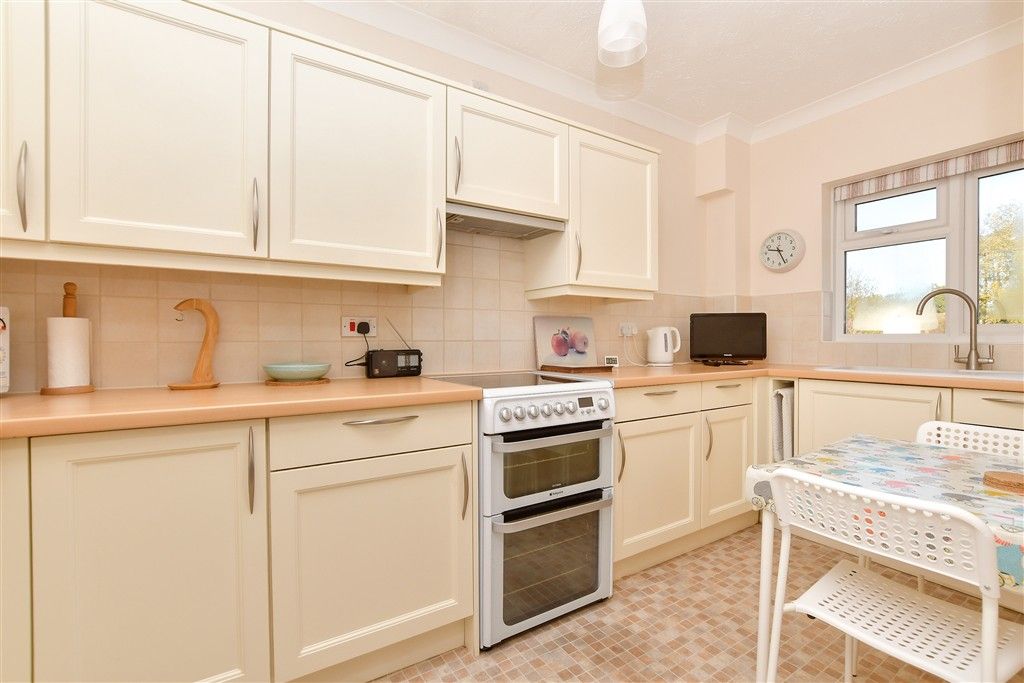 Property photo 1 of 8 Kitchen