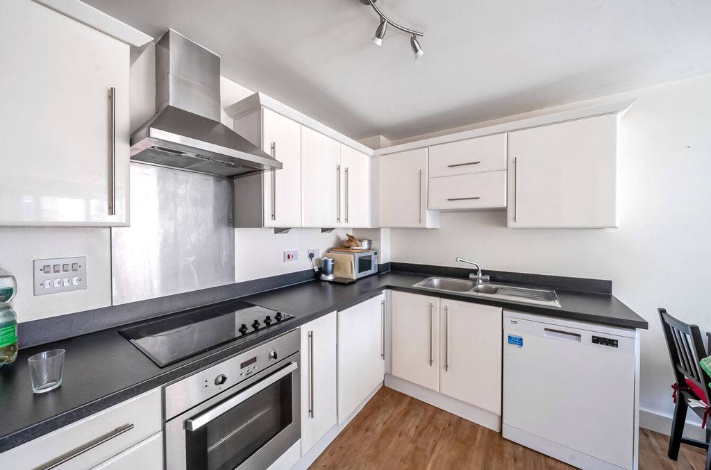 Property photo 3 of 8 1327513-18-6887c4...