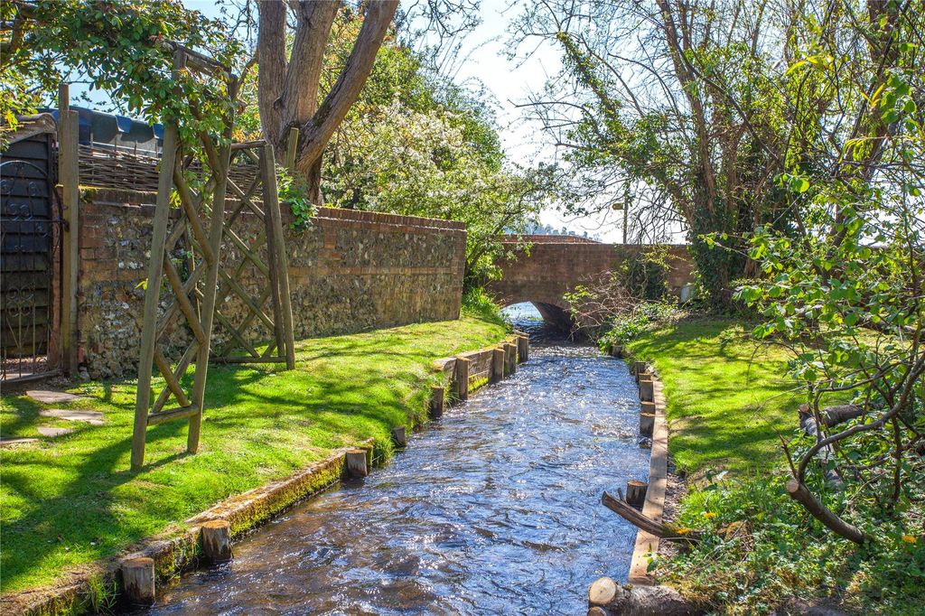 Property photo 3 of 36 Chalk Stream