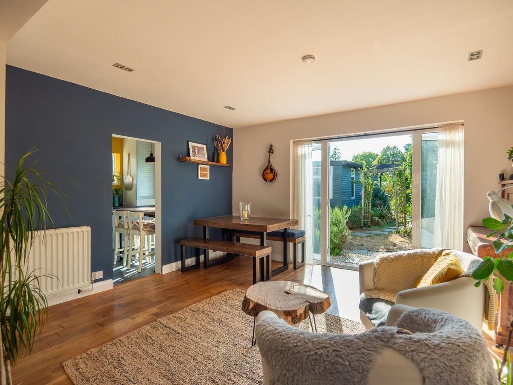 Property photo 3 of 15 7_Darwin_Road-02A.Jpg