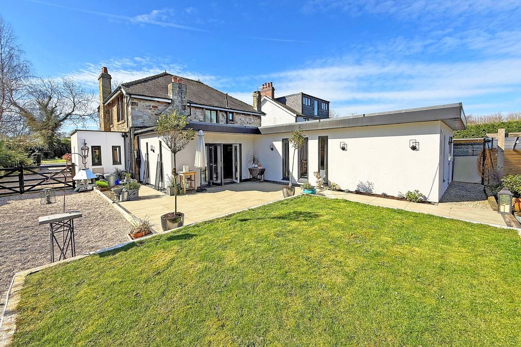 Property photo 2 of 21