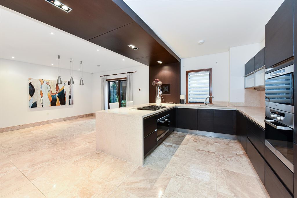 Property photo 3 of 18 Image