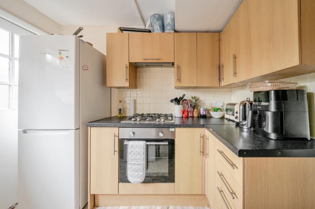 Property photo 3 of 18 Kitchen