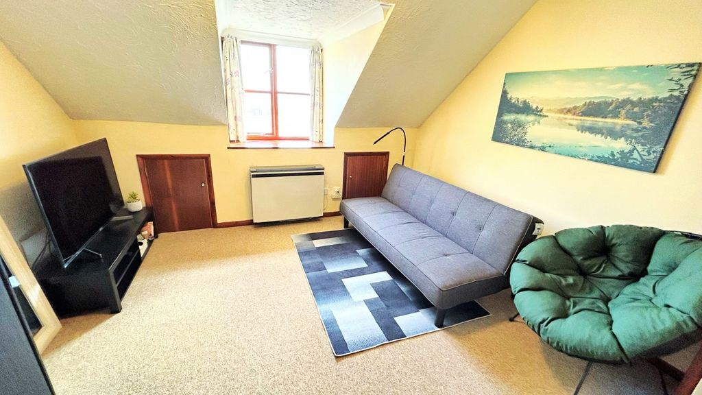 Property photo 3 of 6 4999572