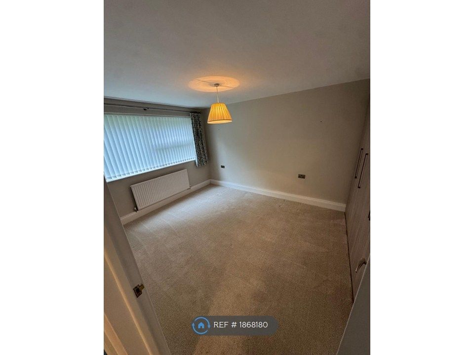 Property photo 2 of 13 Master Bedroom