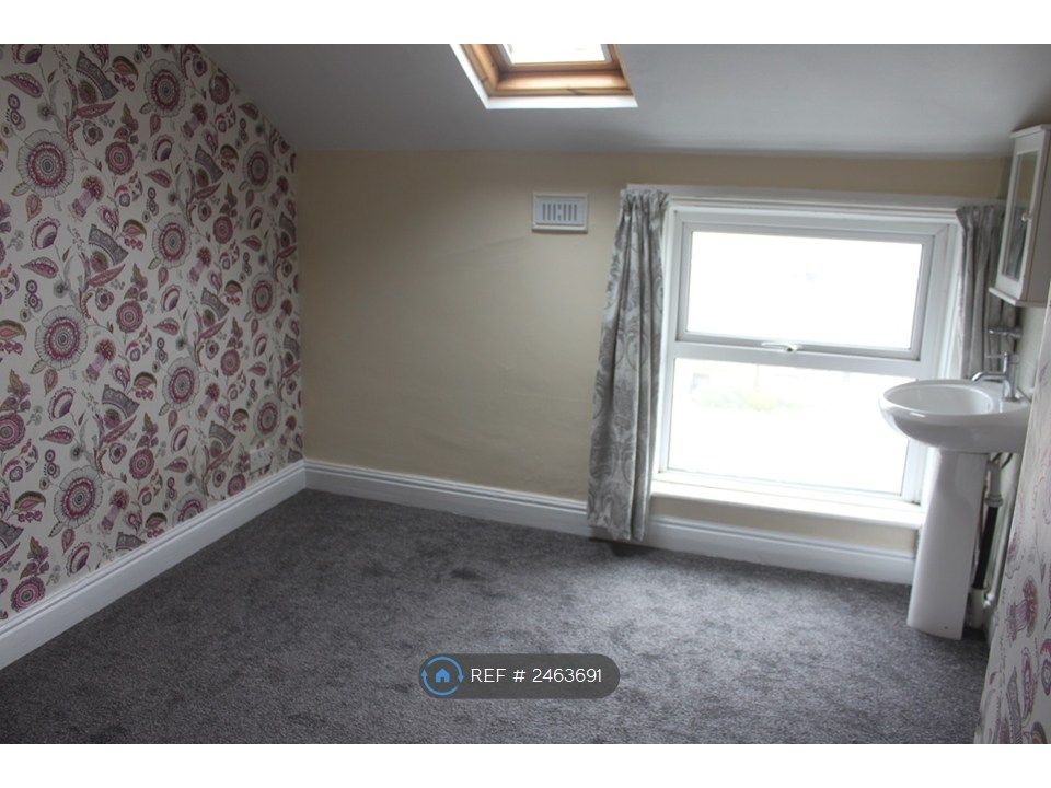 Property photo 2 of 17 Bedroom