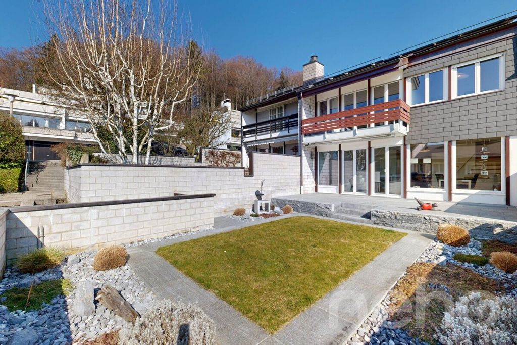 Property photo 2 of 12