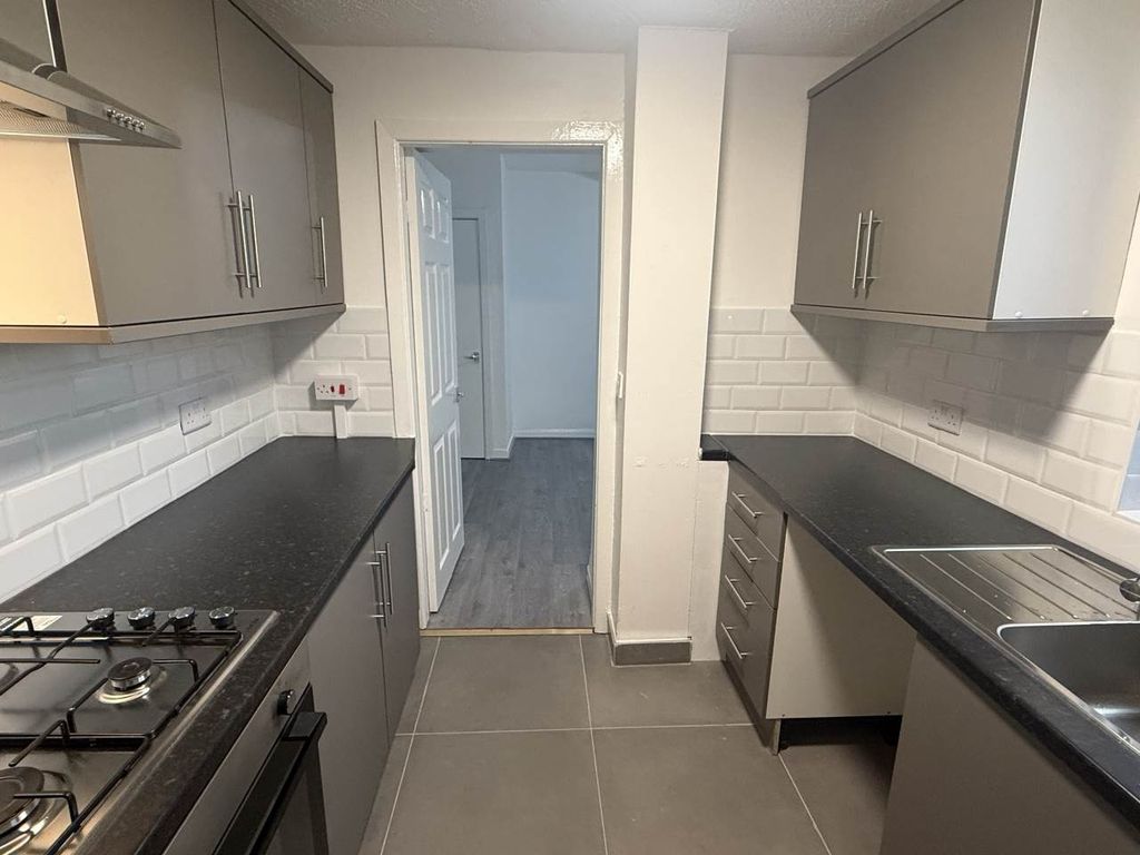 Property photo 2 of 10 A Modern, Clean Kitchen With Ample Workspace, Well...