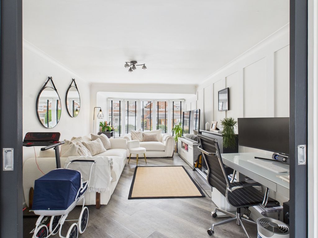 Property photo 3 of 29 Cam03729G0-Pr0173-Still009