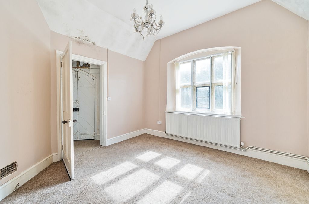 Property photo 2 of 20 1327313-6-687A118...