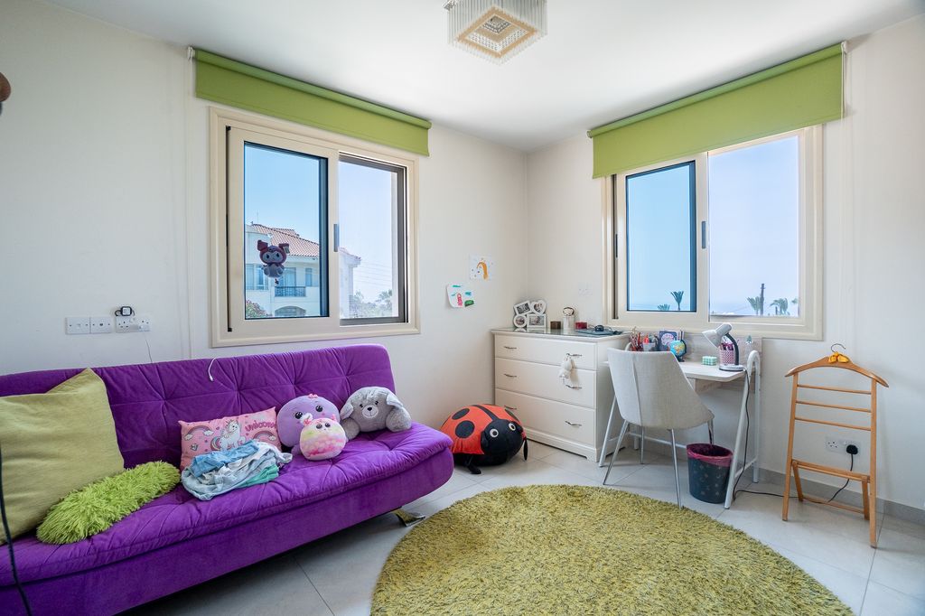 Property photo 3 of 47