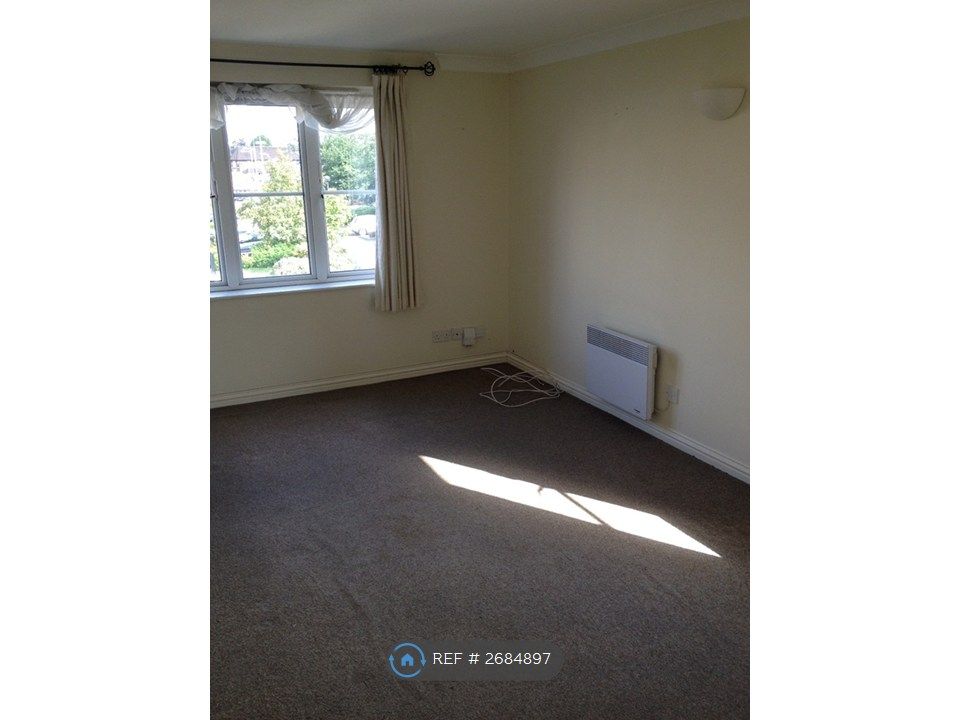 Property photo 3 of 8 Lounge