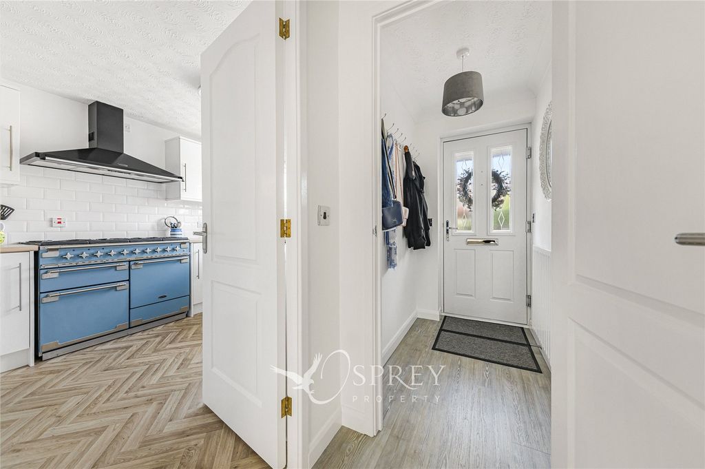 Property photo 3 of 17 Entrance Hall