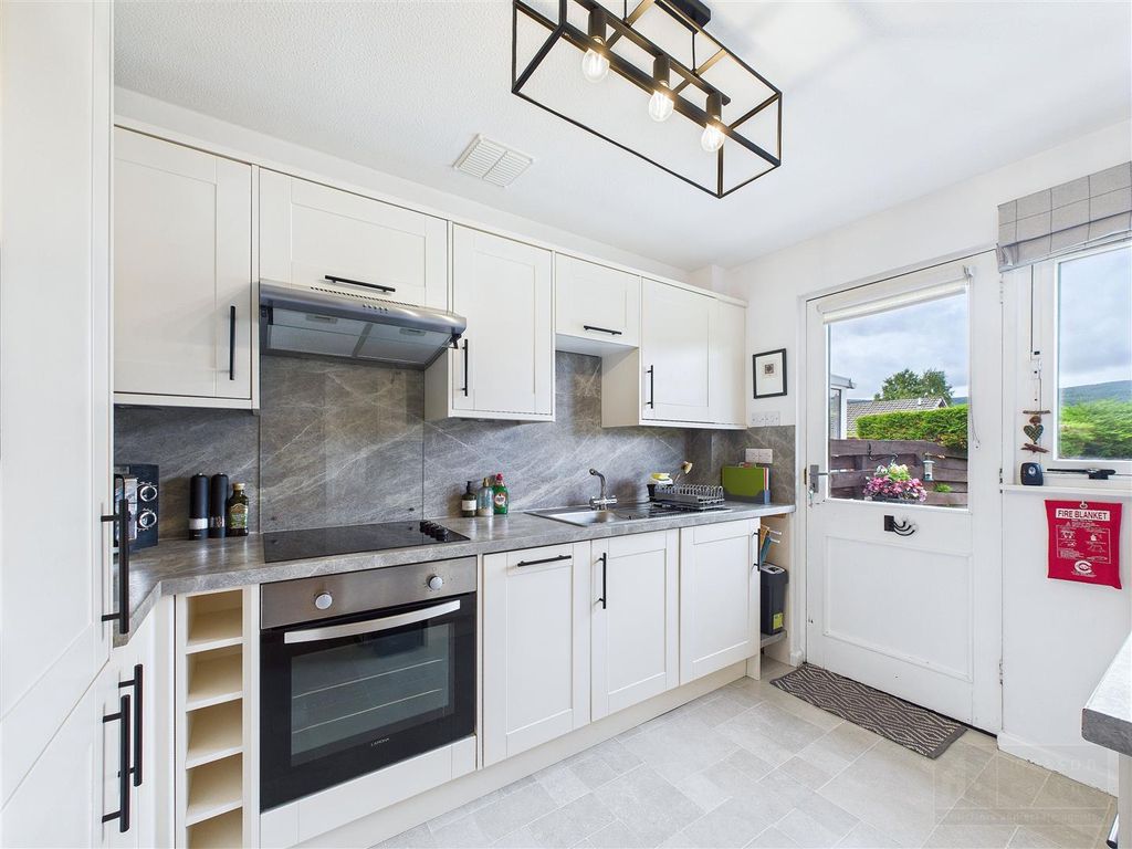 Property photo 3 of 21 Kitchen