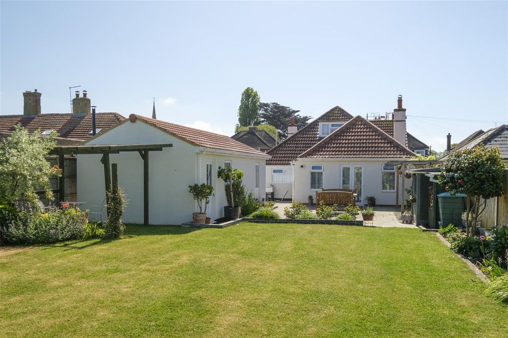 Property photo 2 of 32