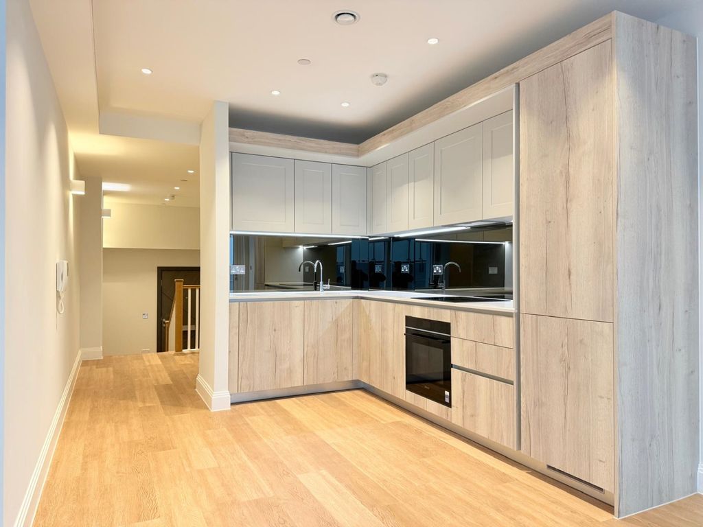 Property photo 3 of 20 Kitchen 2