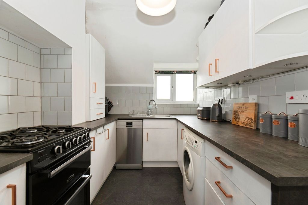 Property photo 3 of 6 Kitchen