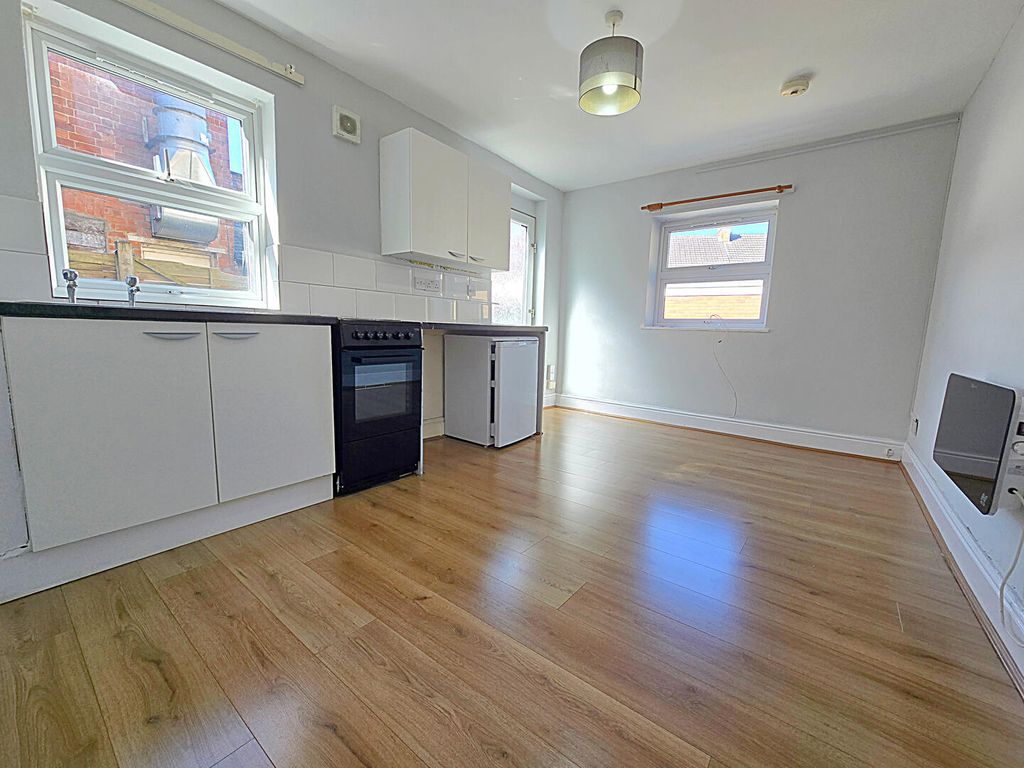 Property photo 2 of 6 Kitchen