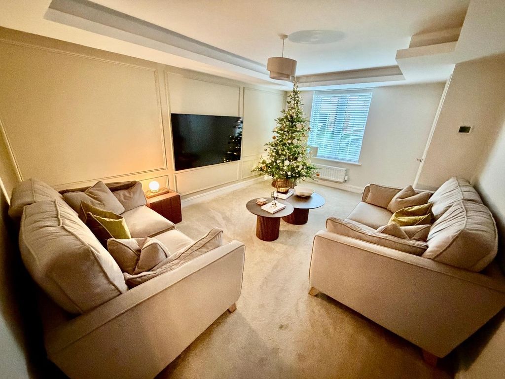 Property photo 2 of 13 Lounge