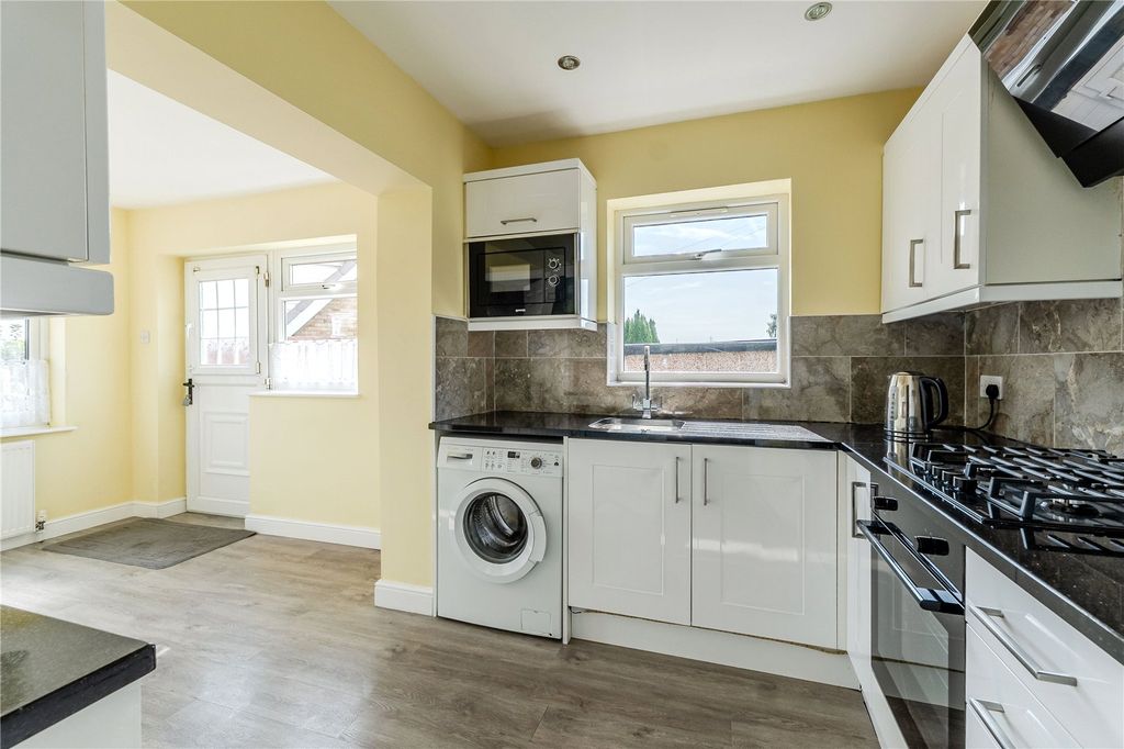 Property photo 2 of 19 Kitchen