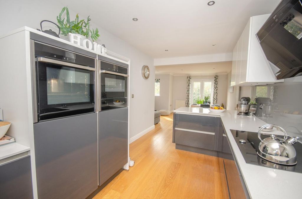 Property photo 2 of 29 Kitchen Pic 2.Jpg