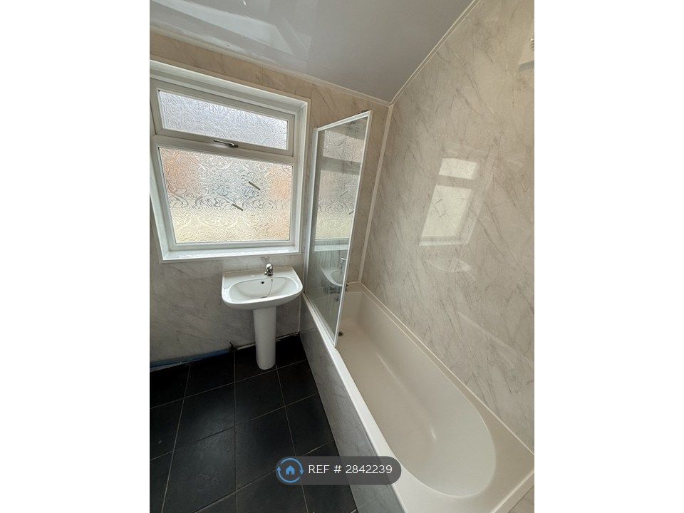 Property photo 3 of 6 Family Bathroom