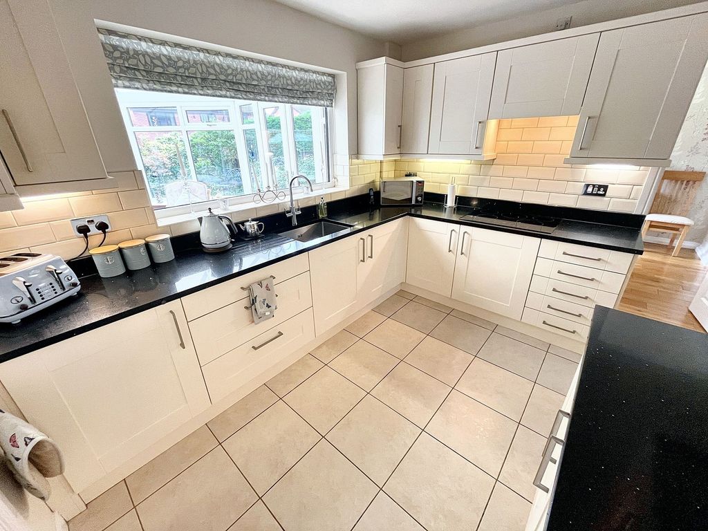 Property photo 2 of 37