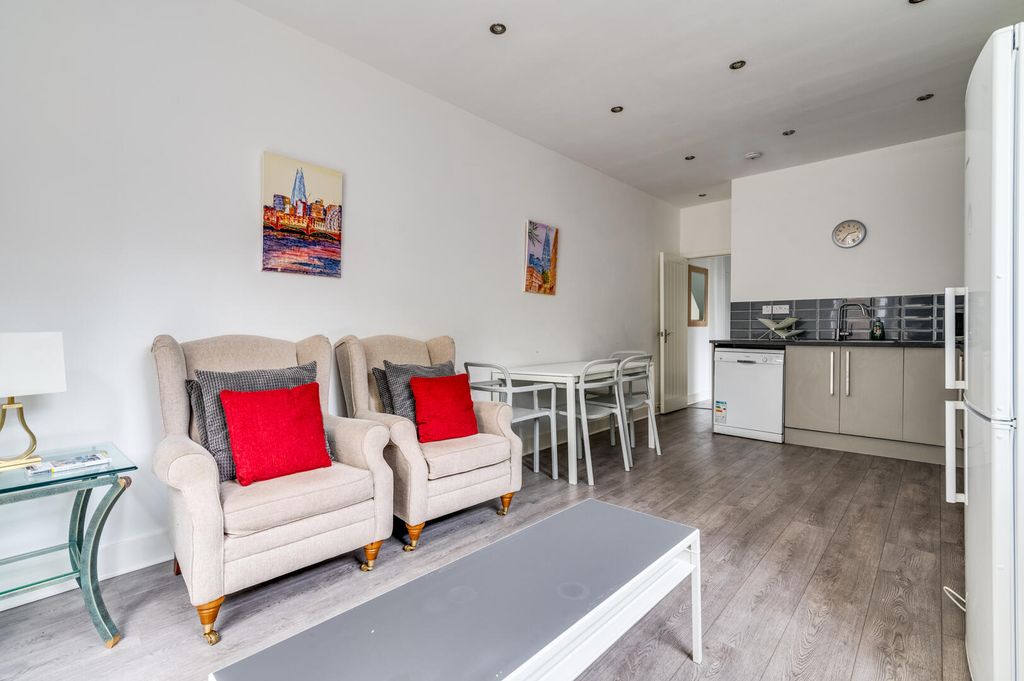 Property photo 3 of 11 Mostyn Avenue
