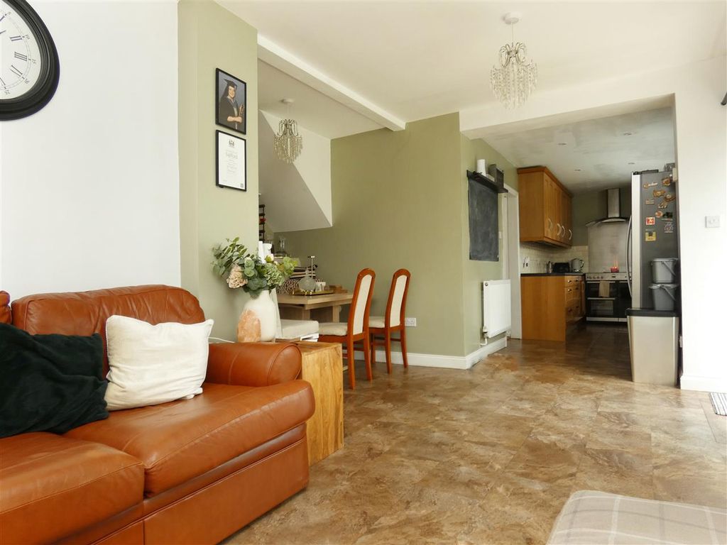 Property photo 2 of 27