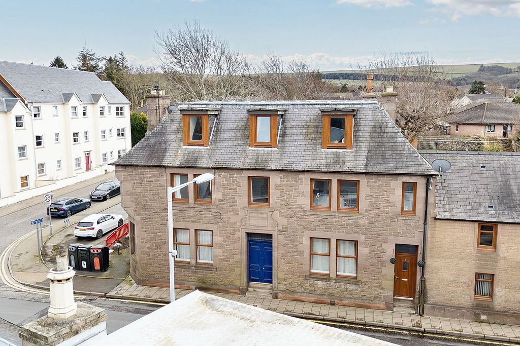 Property photo 1 of 17 Front View